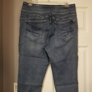 Seven Jeans Old School "S" Rear Pockets Light Wash Capris Women's Size 14